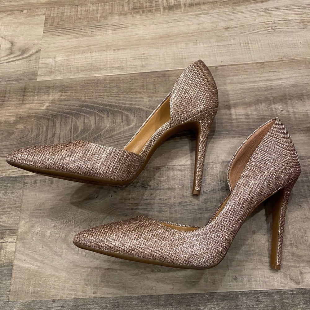 Jessica Simpson Gold Pumps